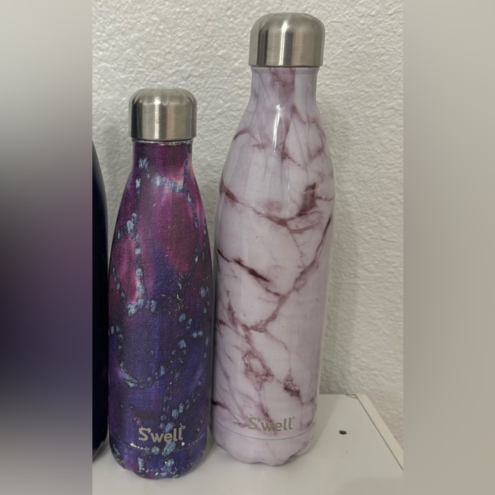 2 S’well bottles 
(17oz and 25oz)
Galaxy
Marble
Eco friendly